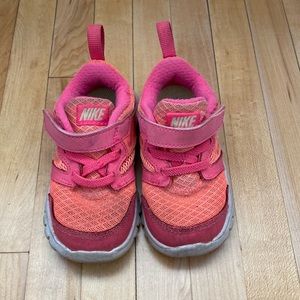 Nike toddler shoes size 6